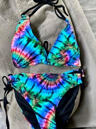 TIE-DYE TRI-TOP